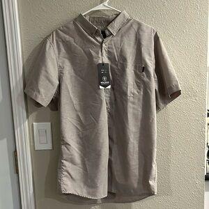 NWT Molokai Surf Co. Size Large Button Down Shirt.